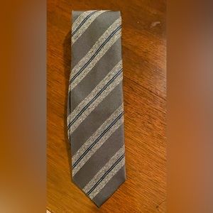 Gucci luxury silk tie